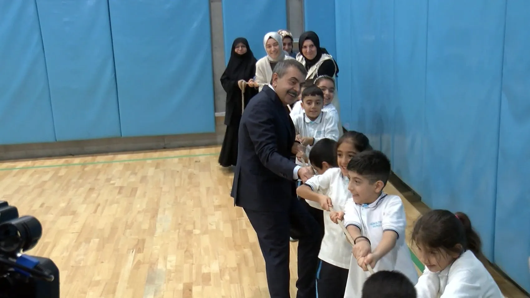 Okul bahçelerinde kahkaha sesleri yükselecek: Bakan Tekin'den oyun odaklı yeni dönem müjdesi