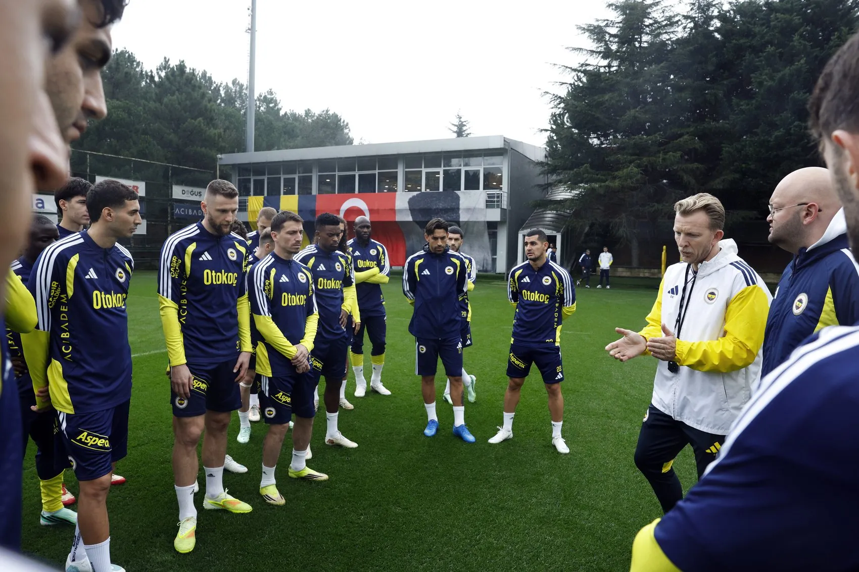 Fenerbahçe'de Göztepe mesaisi: Cumhuriyet coşkusu sahaya yansıdı