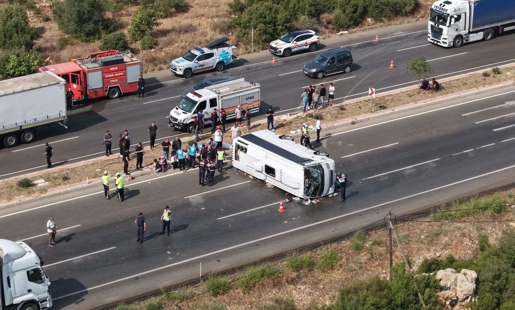 Antalya'daki kaza yerinde şoföre şok tepki: Görüntüleri izletip hızını yüzüne vurdu