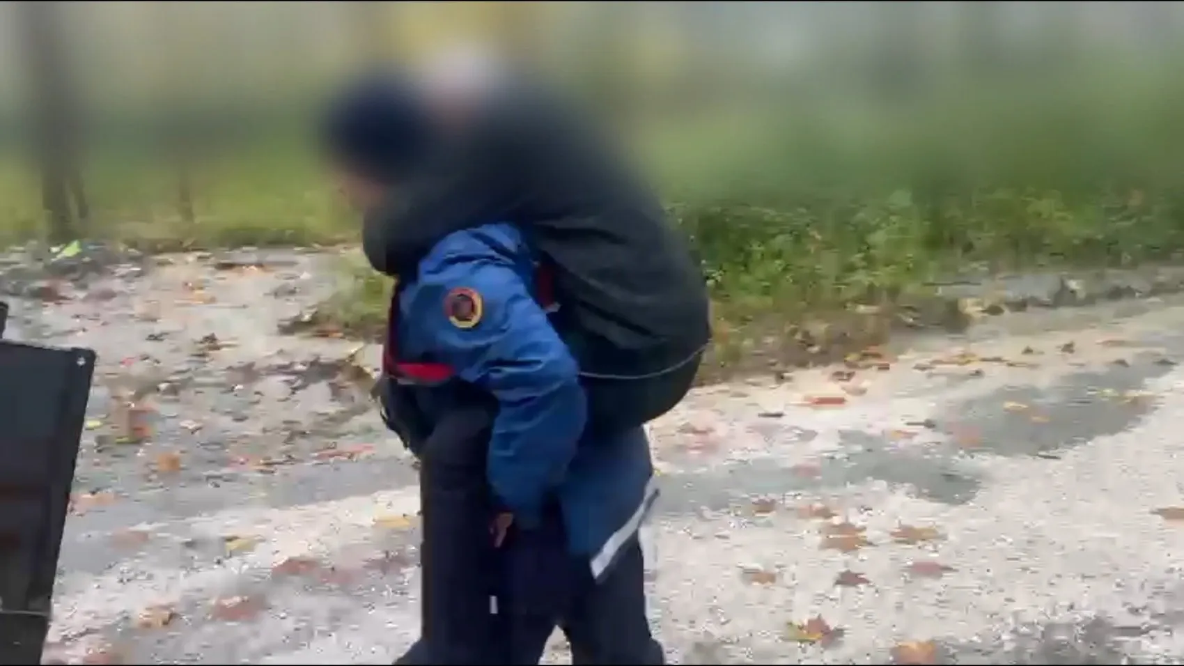 Sakarya'da sel dehşeti: Jandarma bebeği halatla hayata bağladı