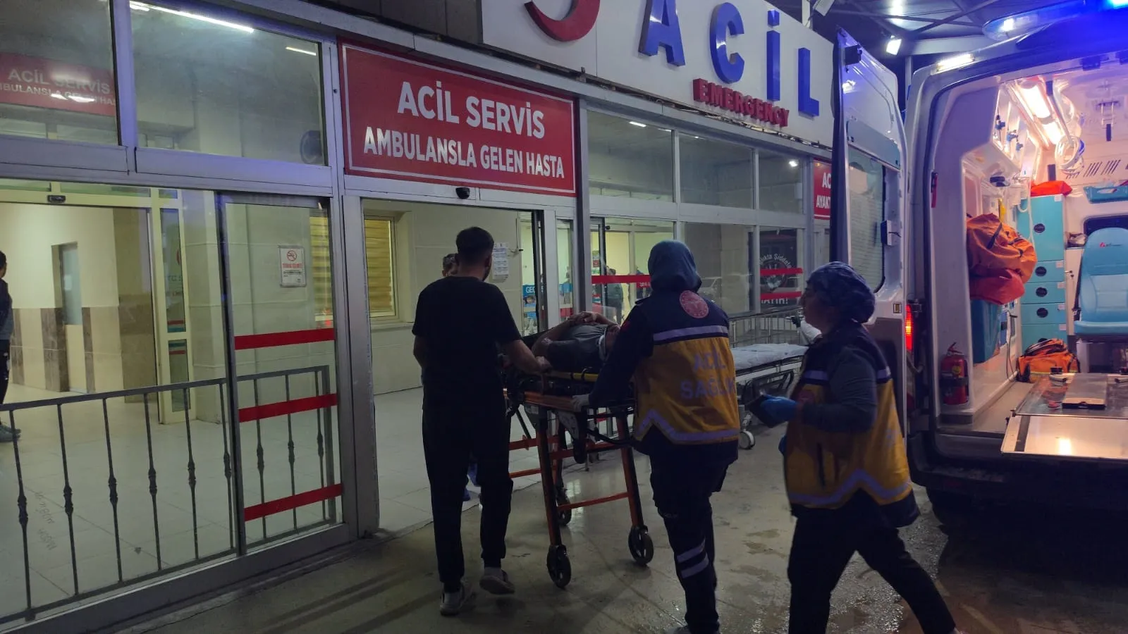 Kozan'da gece yarısı dehşeti: Kanala uçan araçtan sağ çıktılar