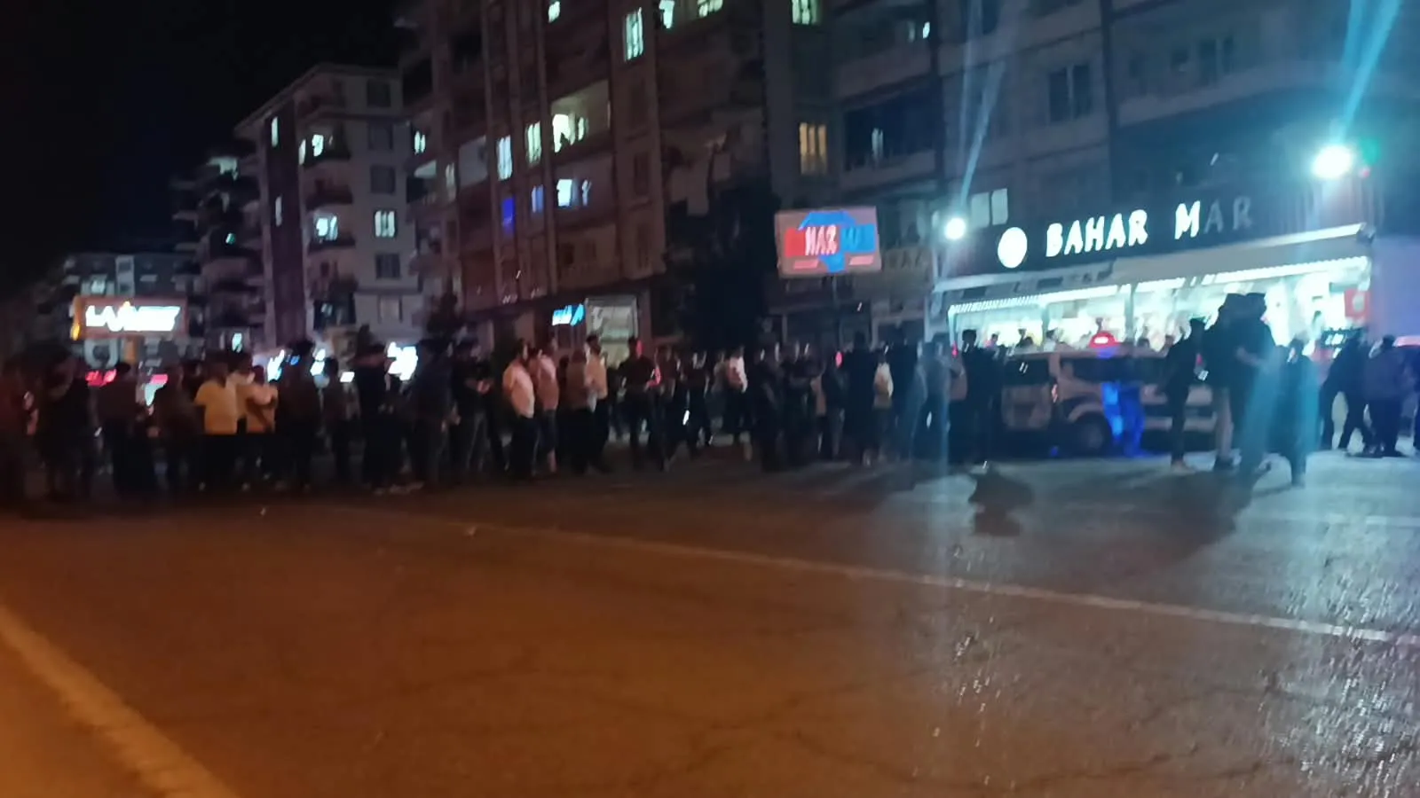 Batman'da yaya geçidi dehşeti: Öfkeli mahalleli yolu trafiğe kapattı
