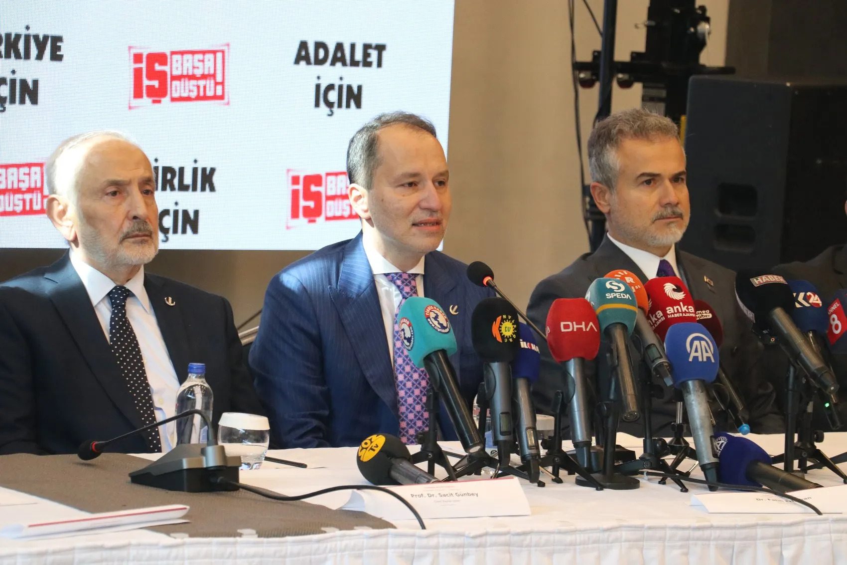 Fatih Erbakan'dan Diyarbakır'da kritik mesaj: Barışa giden her yola kapımız açık