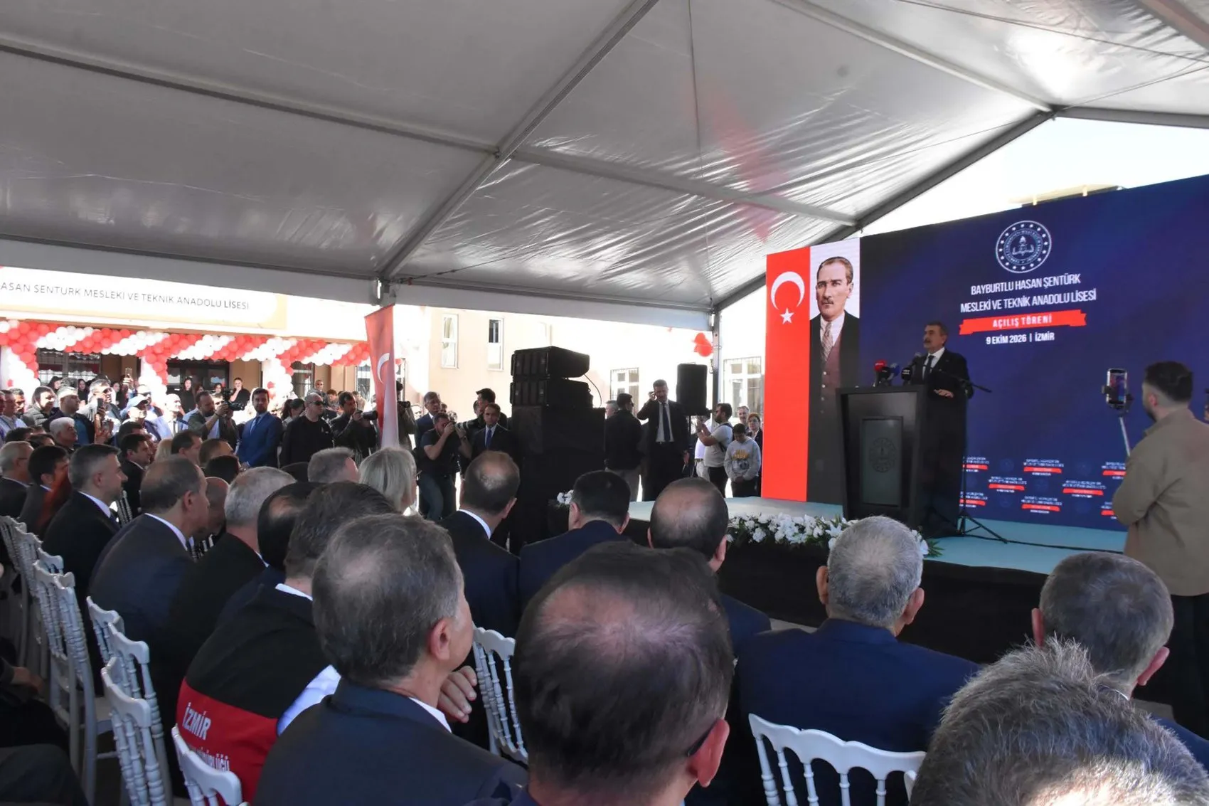 İzmir'de eğitime hayırsever dokunuşu: Bakan Tekin'den yeni okul müjdesi