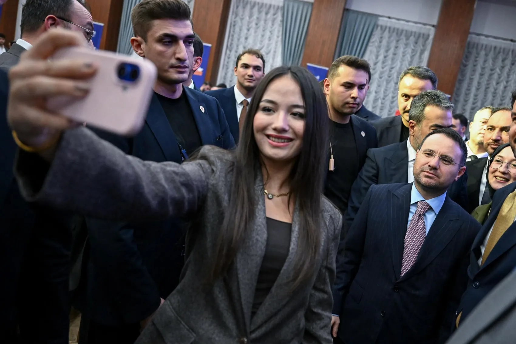 Adalet Bakanı Gürlek'ten gençlere kritik uyarı: Çetelerin hedefindeki nesli korumak boynumuzun borcu