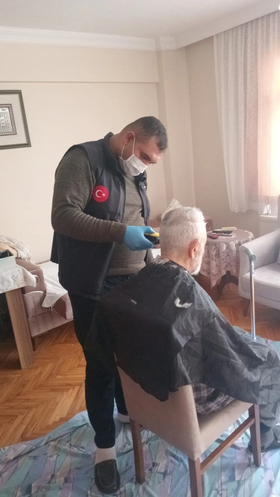 Fatih'te kimsesizlerin kapısı çalınıyor: Yaşlılar için şefkat eli uzandı