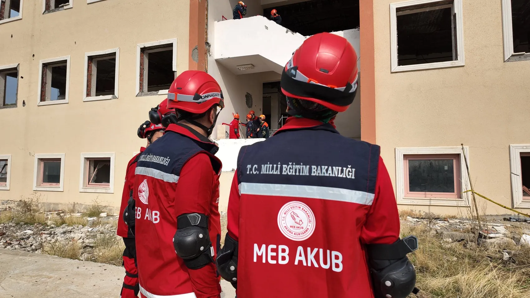 Bingöl'de 7 büyüklüğünde deprem alarmı: Sahra hastaneleri kuruldu, ekipler zamana karşı yarıştı