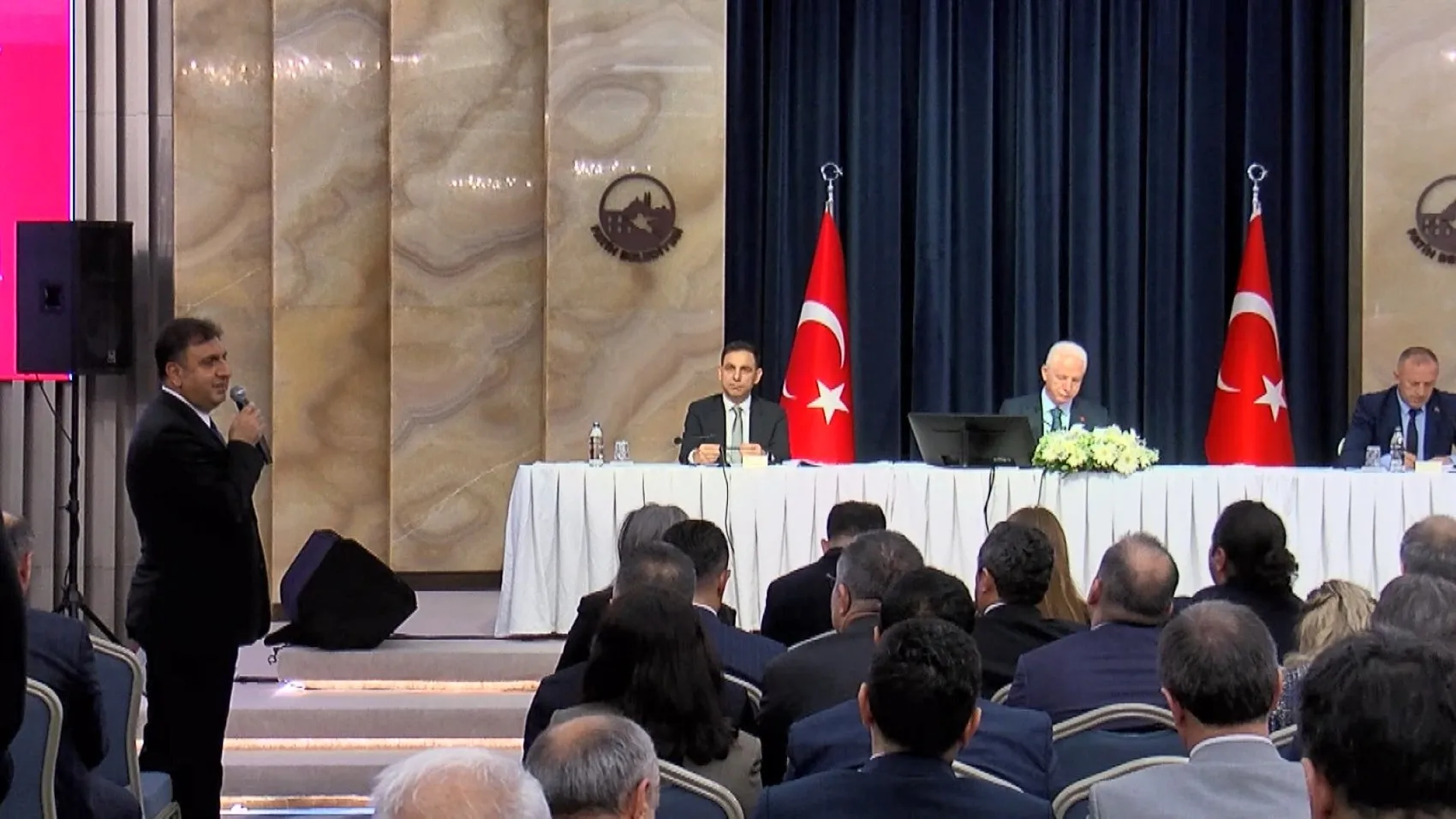 Vali Gül'den kamu kurumlarına 'ezber bozma' talimatı: Yıl sonu diye harcama yapmayın