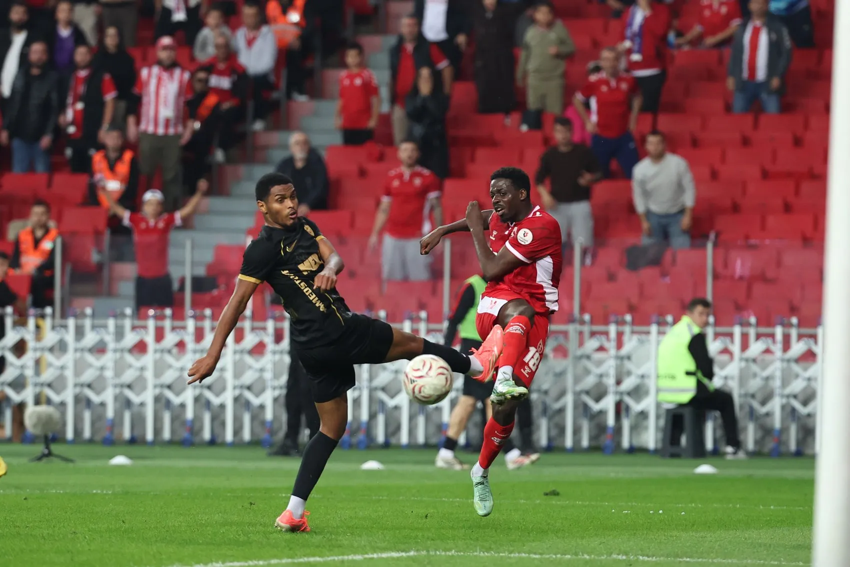 Samsun'da şok geri dönüş: Amed Sportif Faaliyetler 10 kişi kaldığı maçta kazandı
