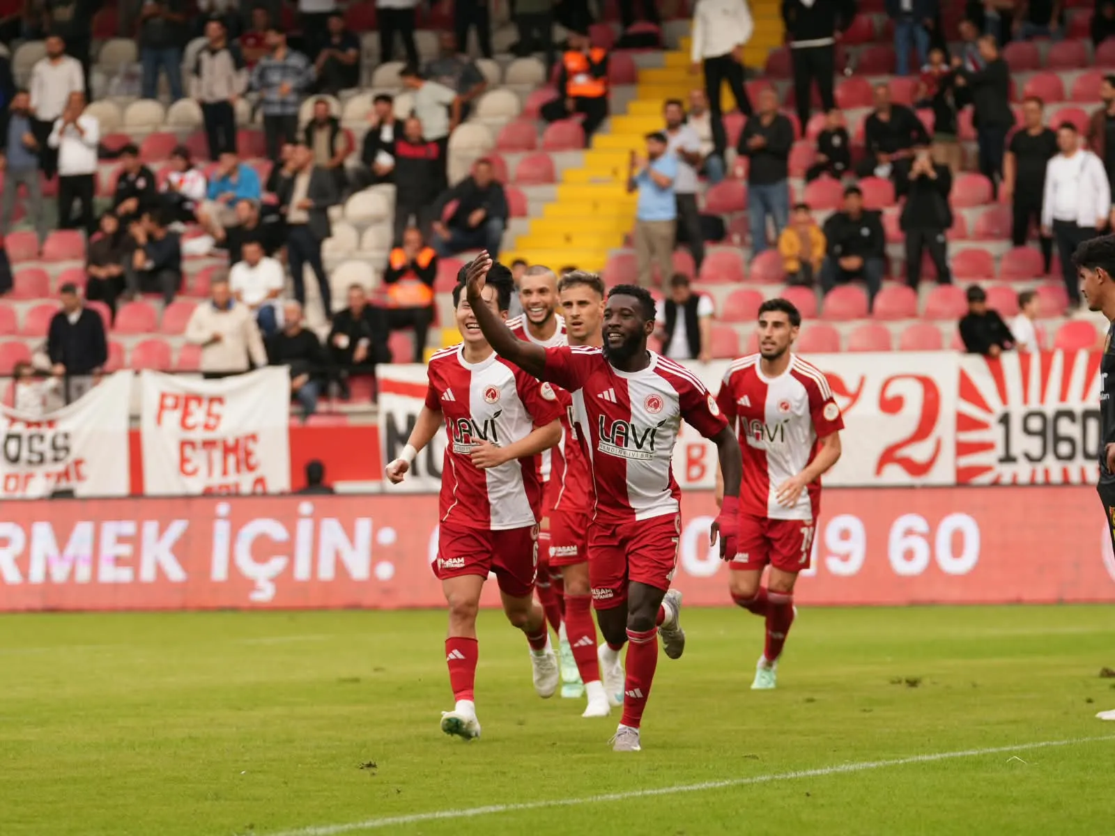 Batman Petrolspor evinde fırtına gibi esti: İstanbulspor'a geçit yok