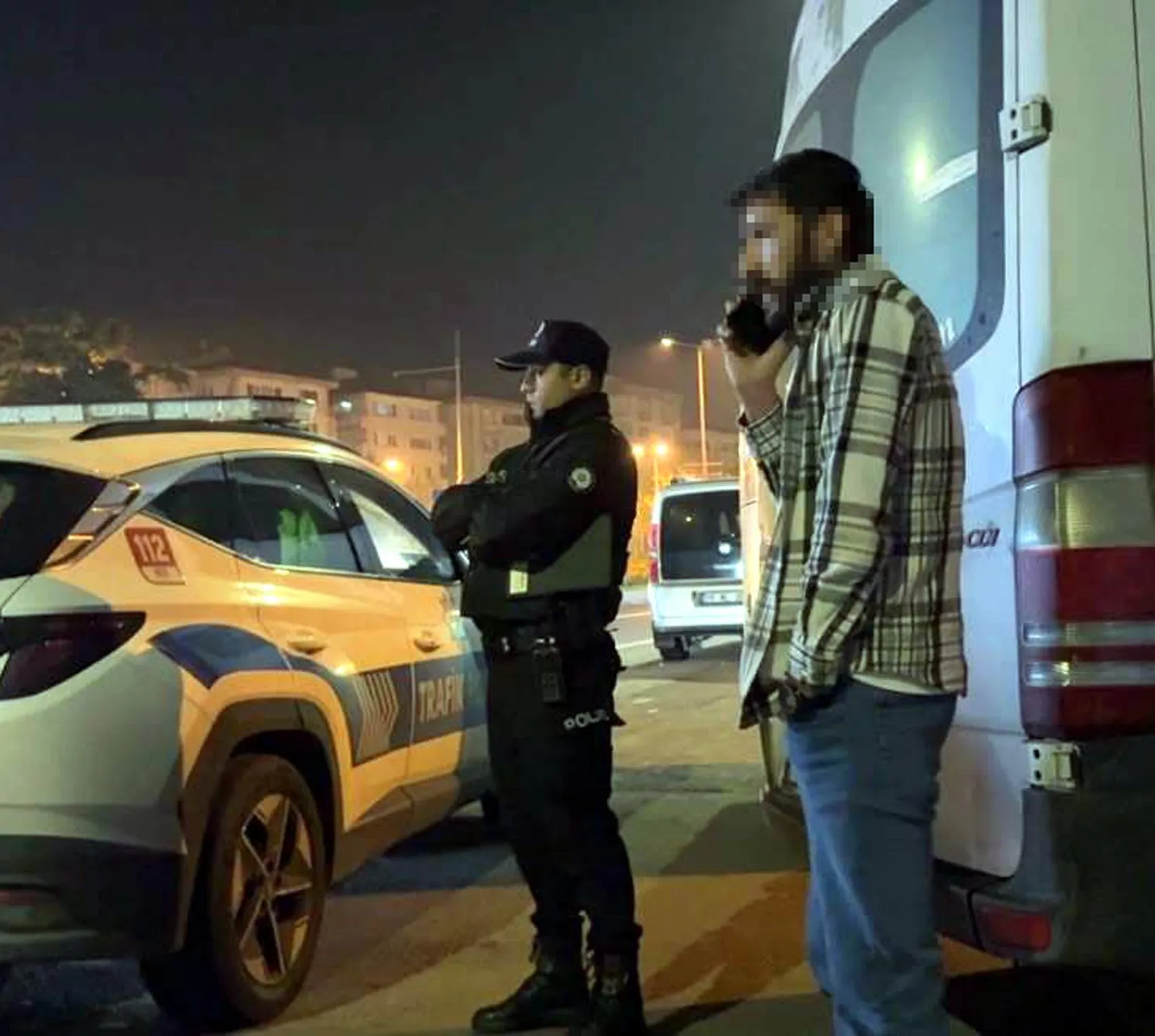 Polis durdurdu, önce kaçmaya çalıştı sonra okuma yazma bilmediğini iddia etti