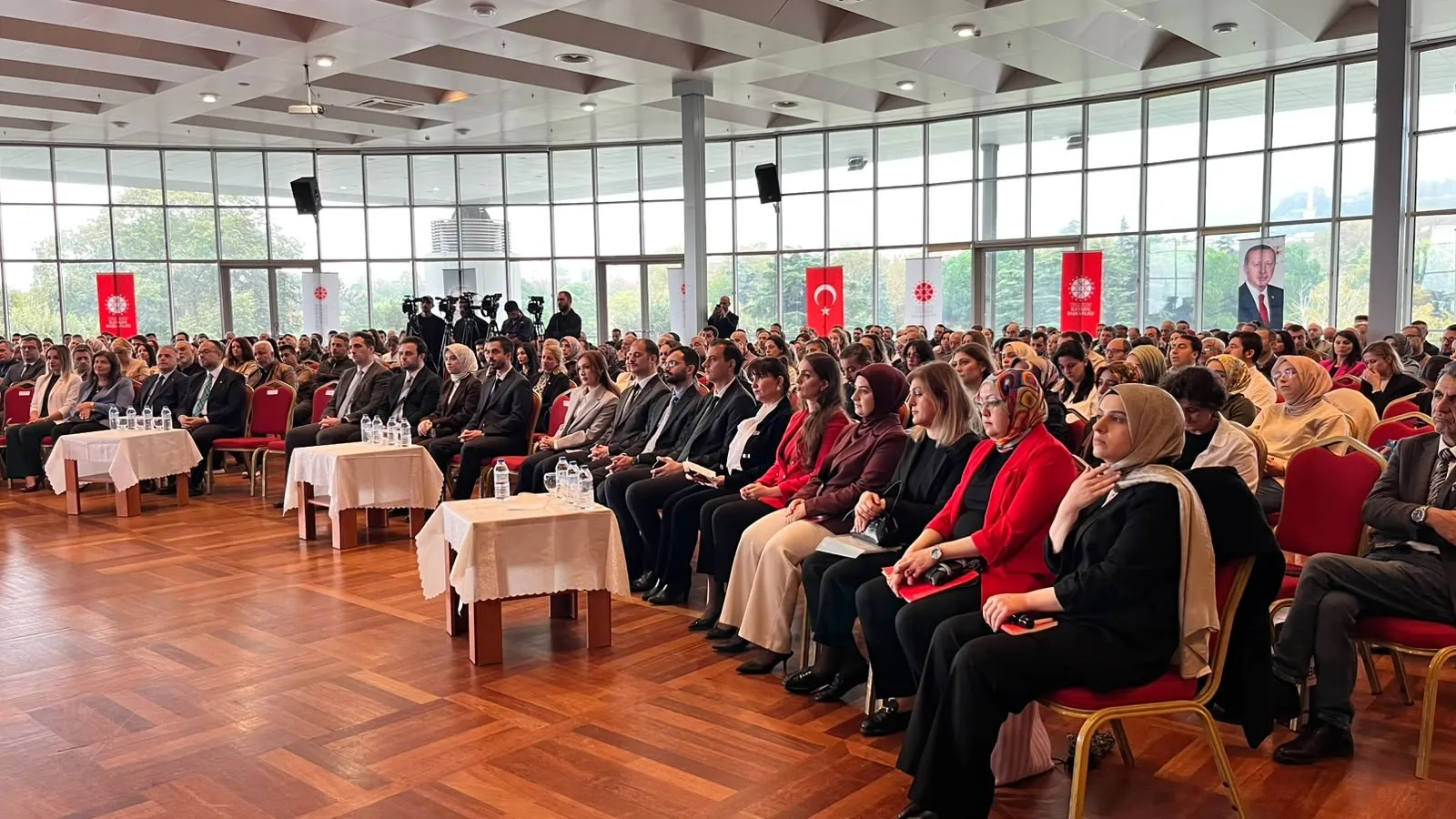 Dijital çağın yeni tehlikesi: Yapay zeka algoritmaları gerçeği büküyor mu?
