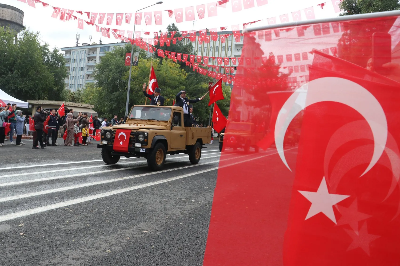 Diyarbakır'da Cumhuriyet Bayramı'nın en özel anı: Minik yüreğin İstiklal Marşı coşkusu