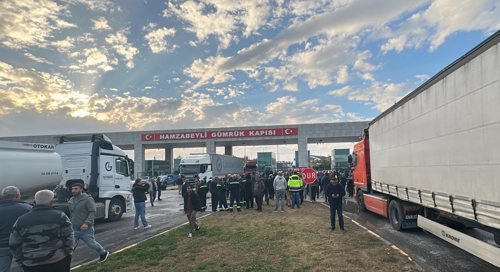 Hamzabeyli'de TIR trafiği durdu: Şoförlerin sabrı taştı