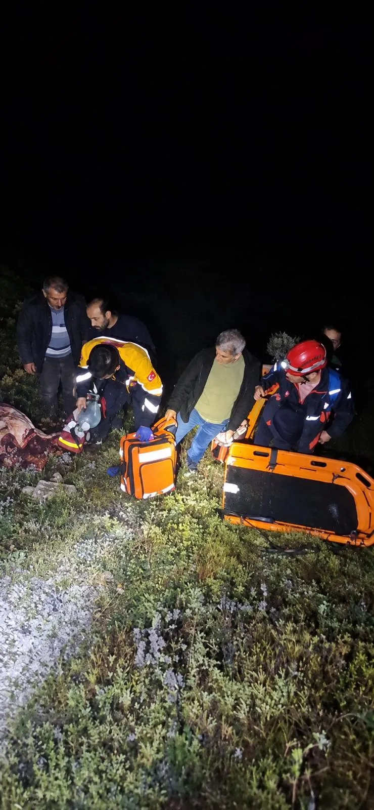 Yusufeli'nde gece yarısı dehşeti: 300 metrelik uçurumda can pazarı
