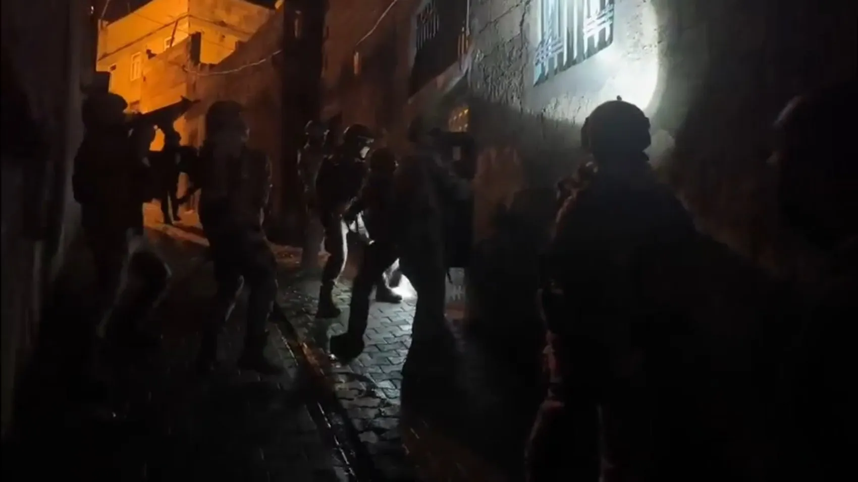 Şanlıurfa ve Birecik'te zehir tacirlerine ağır darbe: 13 kişi cezaevine gönderildi