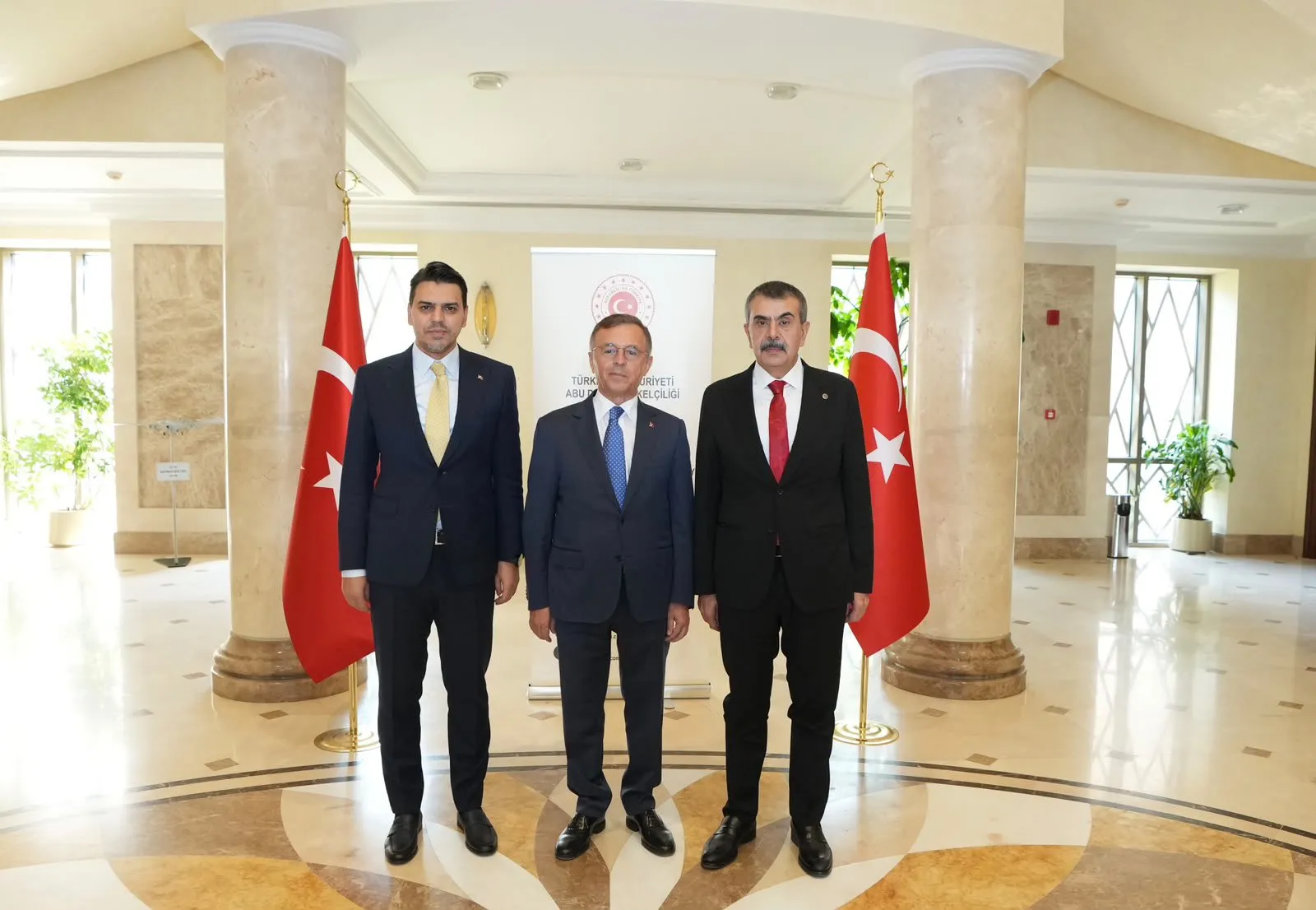 Bakan Tekin'in Abu Dabi mesaisi: Diplomatik temaslar hız kazandı