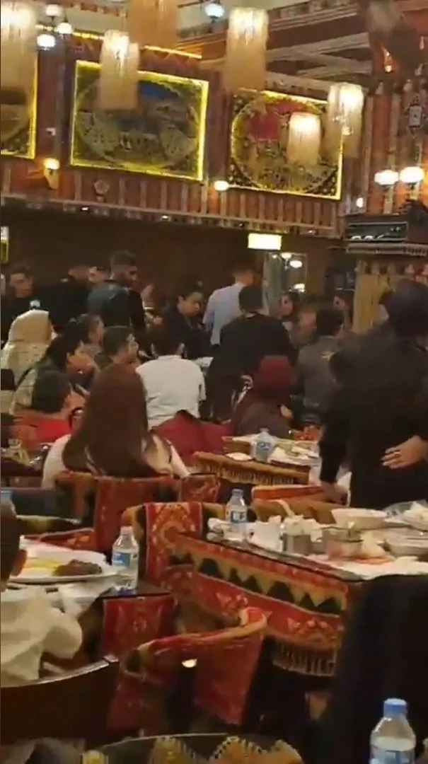 Hakkı Bulut sahnede fenalaştı: Sevenlerini korkutan anlar