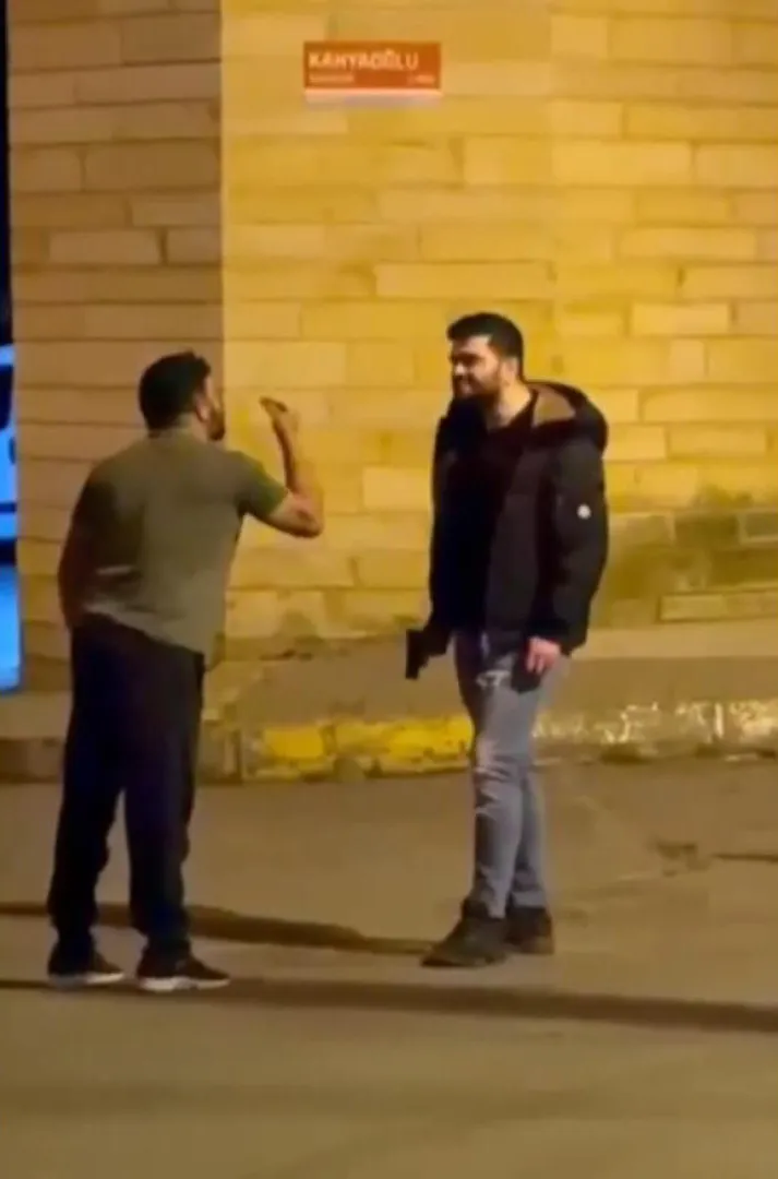 Alacak verecek kavgası kanlı bitti: Silahlı buluşmada dehşet anları kamerada