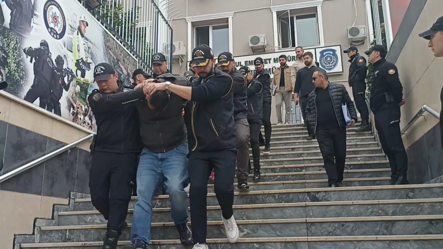 Otel resepsiyonunda şok görüntü: Haraç çetesinin silahı emanet ettiği yer ortaya çıktı
