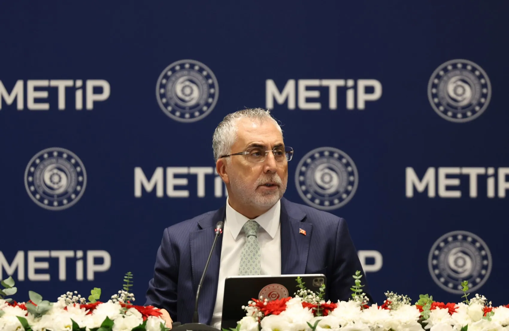 Mevsimlik tarım işçiliğinde yeni dönem: Bakan Işıkhan'dan sürdürülebilir model vurgusu