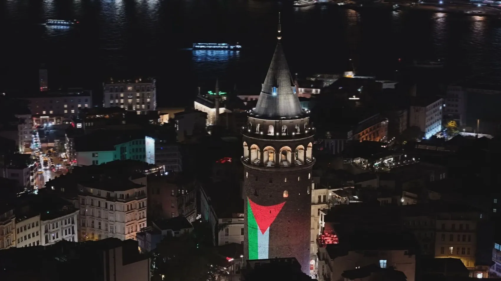 İstanbul'un simgesi Gazze için ışıklandı: Galata Kulesi'nden dünyaya mesaj