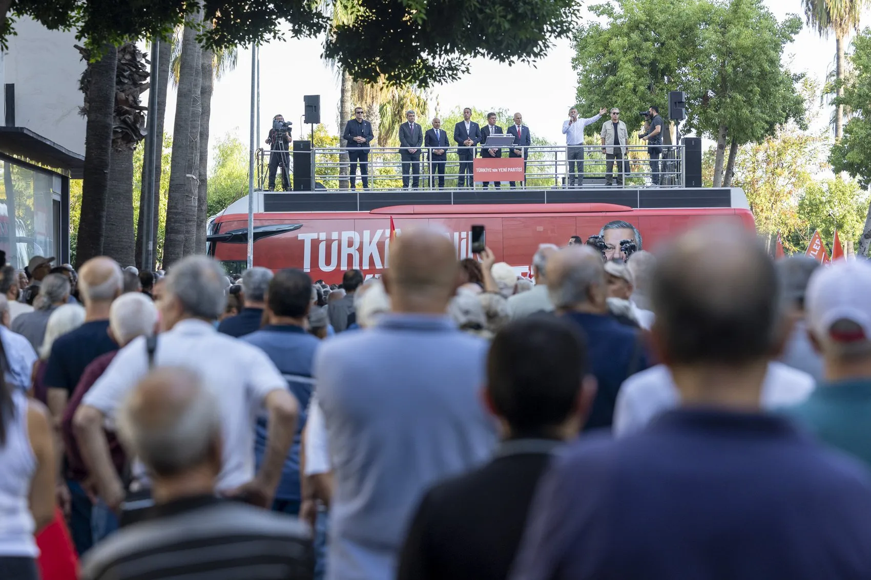 Özgür Özel'den Mersin'de sert çıkış: Erdoğan'ın yargılandığı hukuk nerede?