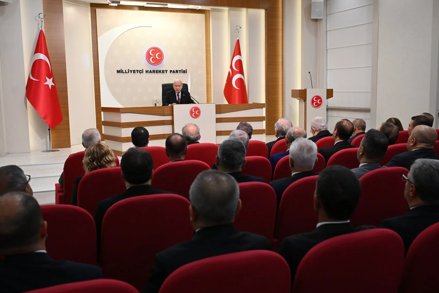 Bahçeli'nin yönetimindeki kritik zirveden sessizlik kararı çıktı