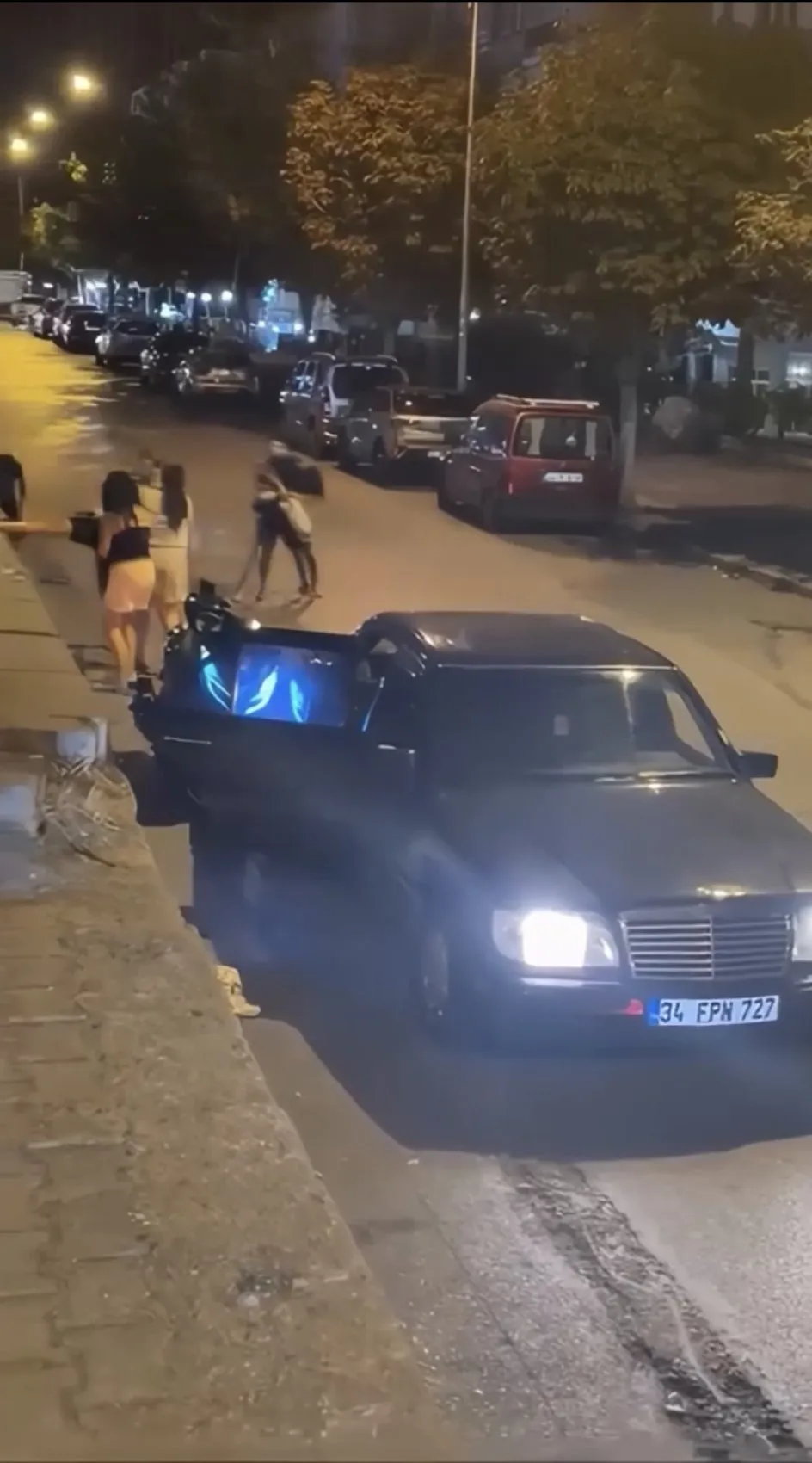 Trafikte öfke kontrolü yerini şiddete bıraktı: Büyükçekmece'de yumruklar havada uçuştu