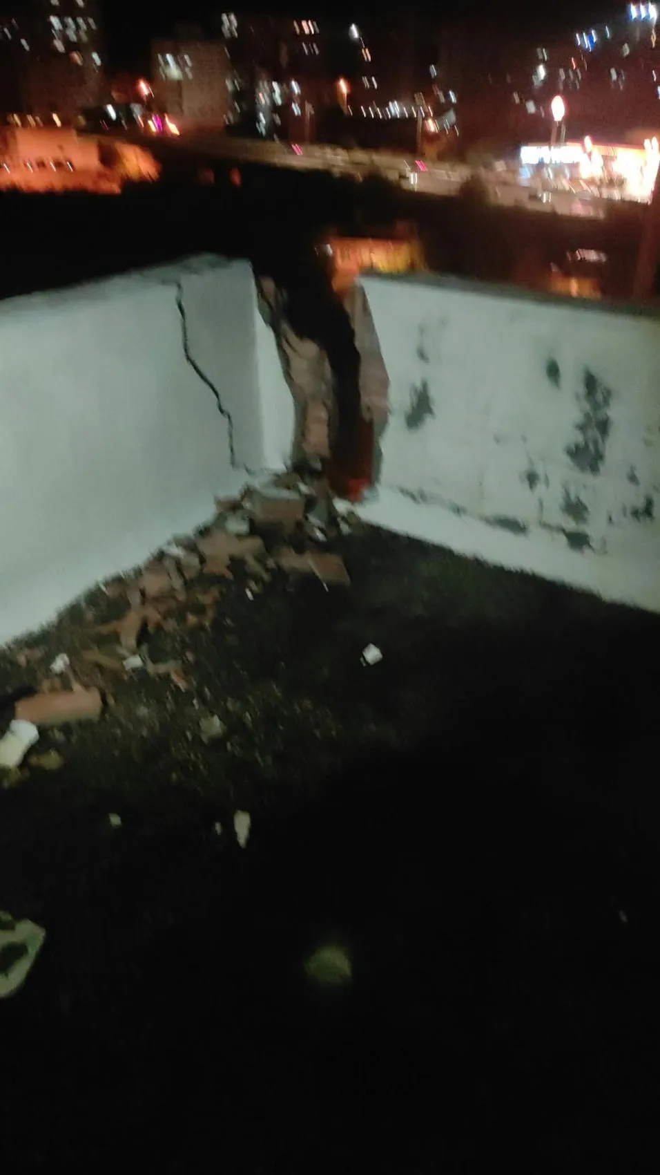 Kozan'da gökyüzü öfkesini kustu: Yıldırımlar şehri vurdu