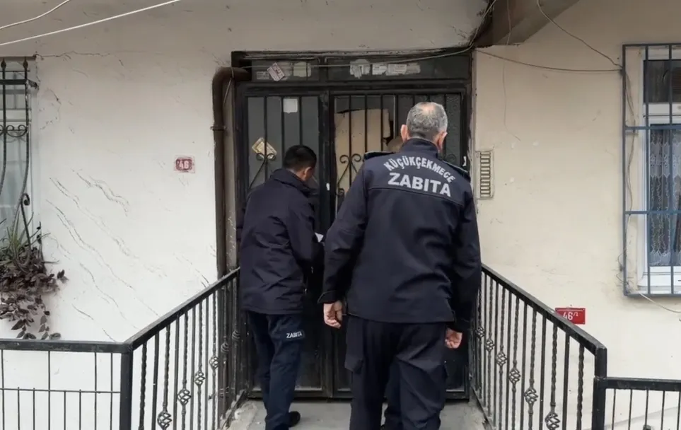 Küçükçekmece'de korku dolu anlar: 7 katlı binadan gelen sesler üzerine acil tahliye kararı