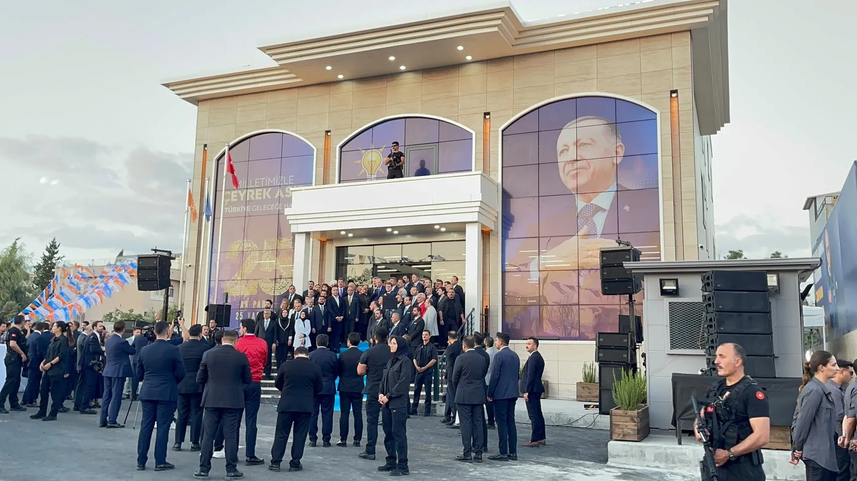 Şanlıurfa'da Siyasetin Yeni Üssü Kapılarını Açtı: Erdoğan'dan Teşkilata Mesaj