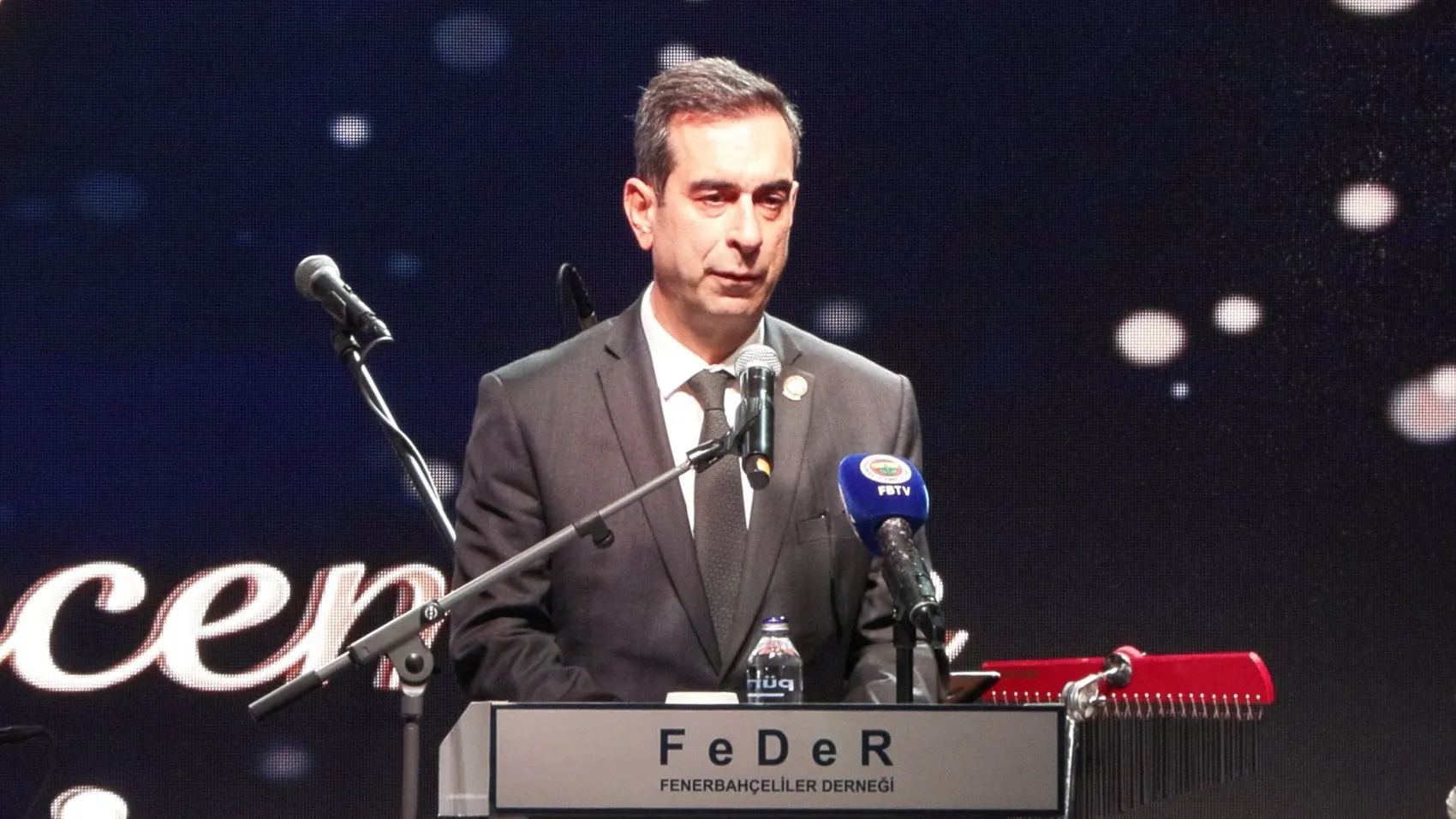 Sarı-lacivert sevdanın 40 yıllık çınarı: Fenerbahçeliler Derneği görkemli bir geceyle kutlandı