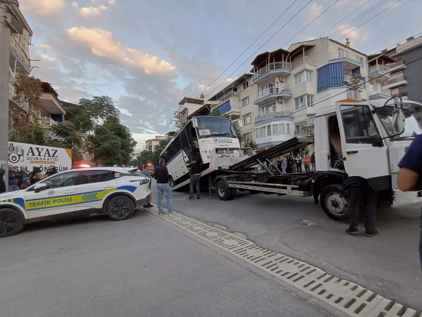 Salihli'de yürek yakan kaza: Servis minibüsünün çarptığı 8 yaşındaki çocuk hayatını kaybetti