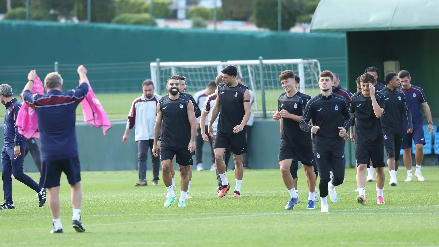 Bordo-mavililerde Hearts mesaisi bitti: Gözler kritik randevuya çevrildi