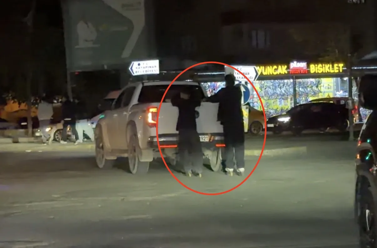 Diyarbakır trafiğinde yürekleri ağza getiren patenli yolculuk