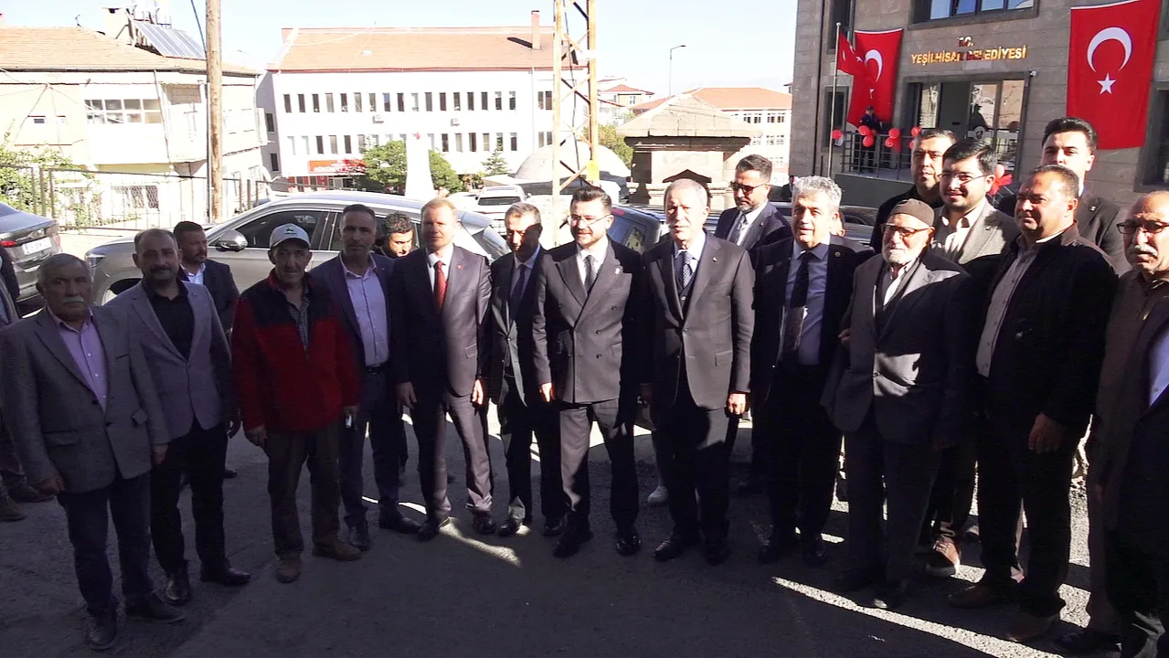 Hulusi Akar'dan birlik mesajı: Cumhur İttifakı'nın önünde hiçbir engel duramaz