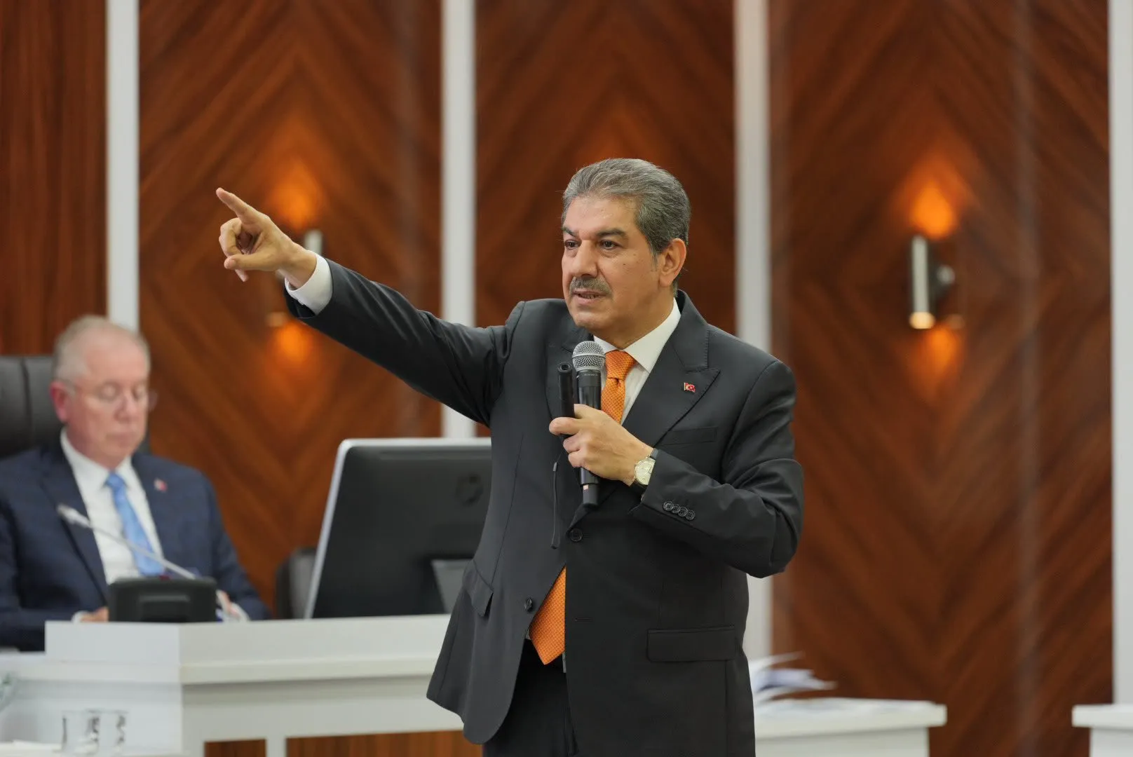 Esenler'in 2027 vizyonu belli oldu: Bütçenin yarısı doğrudan yatırıma gidiyor