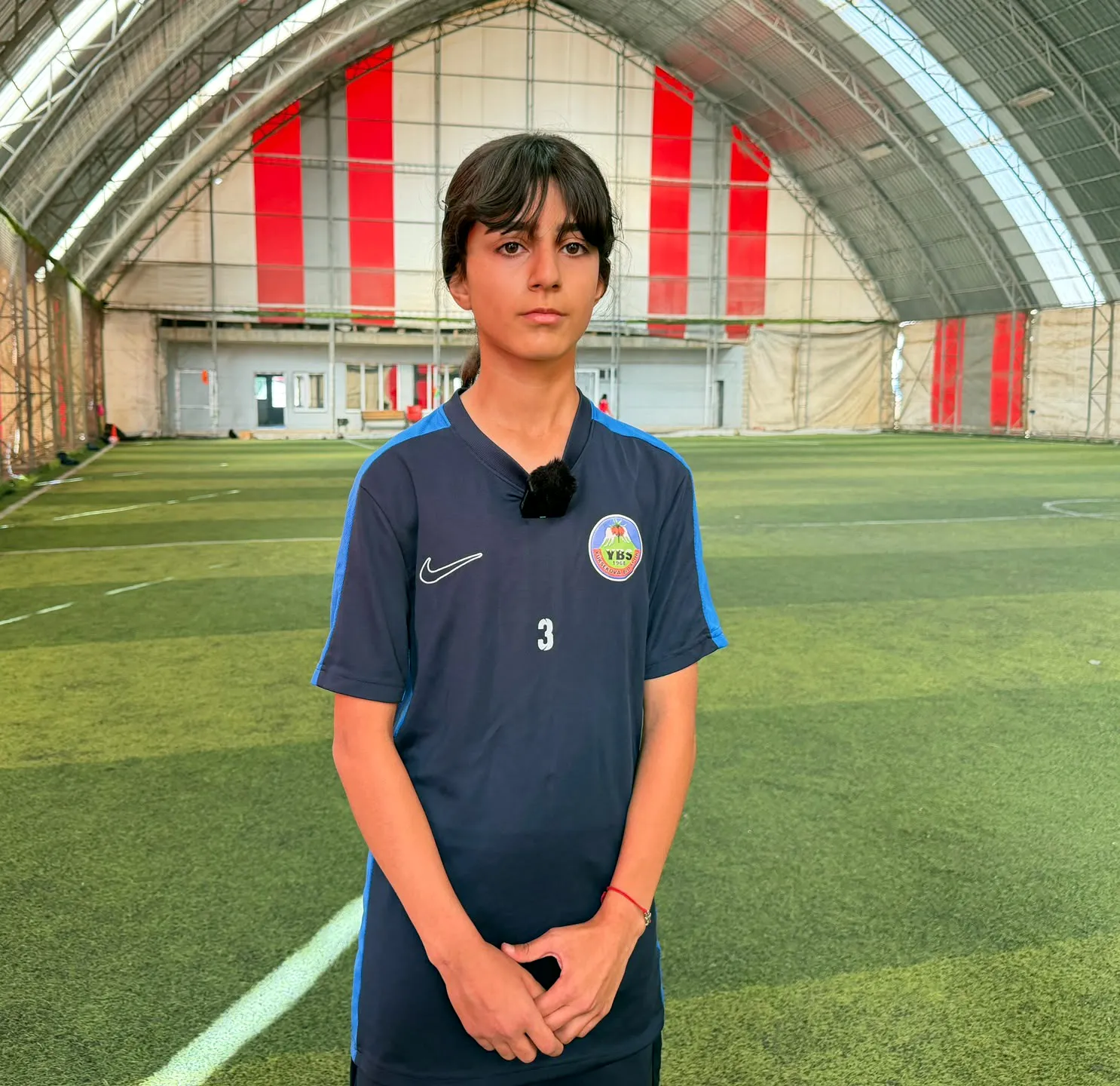 Yüksekova'nın futbol tutkunu kız kardeşleri: Aynı sahada buluşup ay-yıldızlı formayı hayal ediyorlar