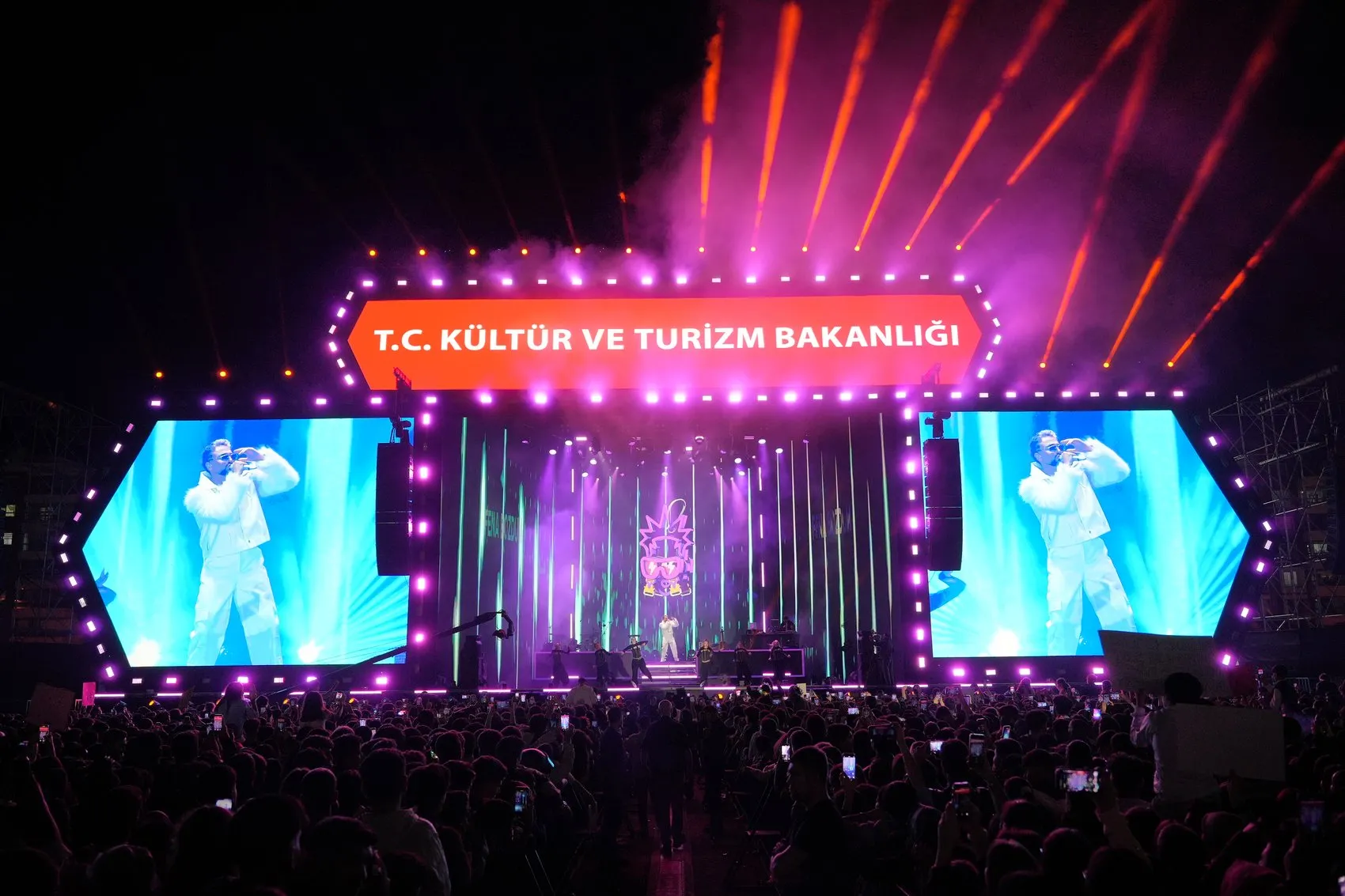 Nevruz Park'ta Sefo rüzgarı: Diyarbakır'da müzik şöleni