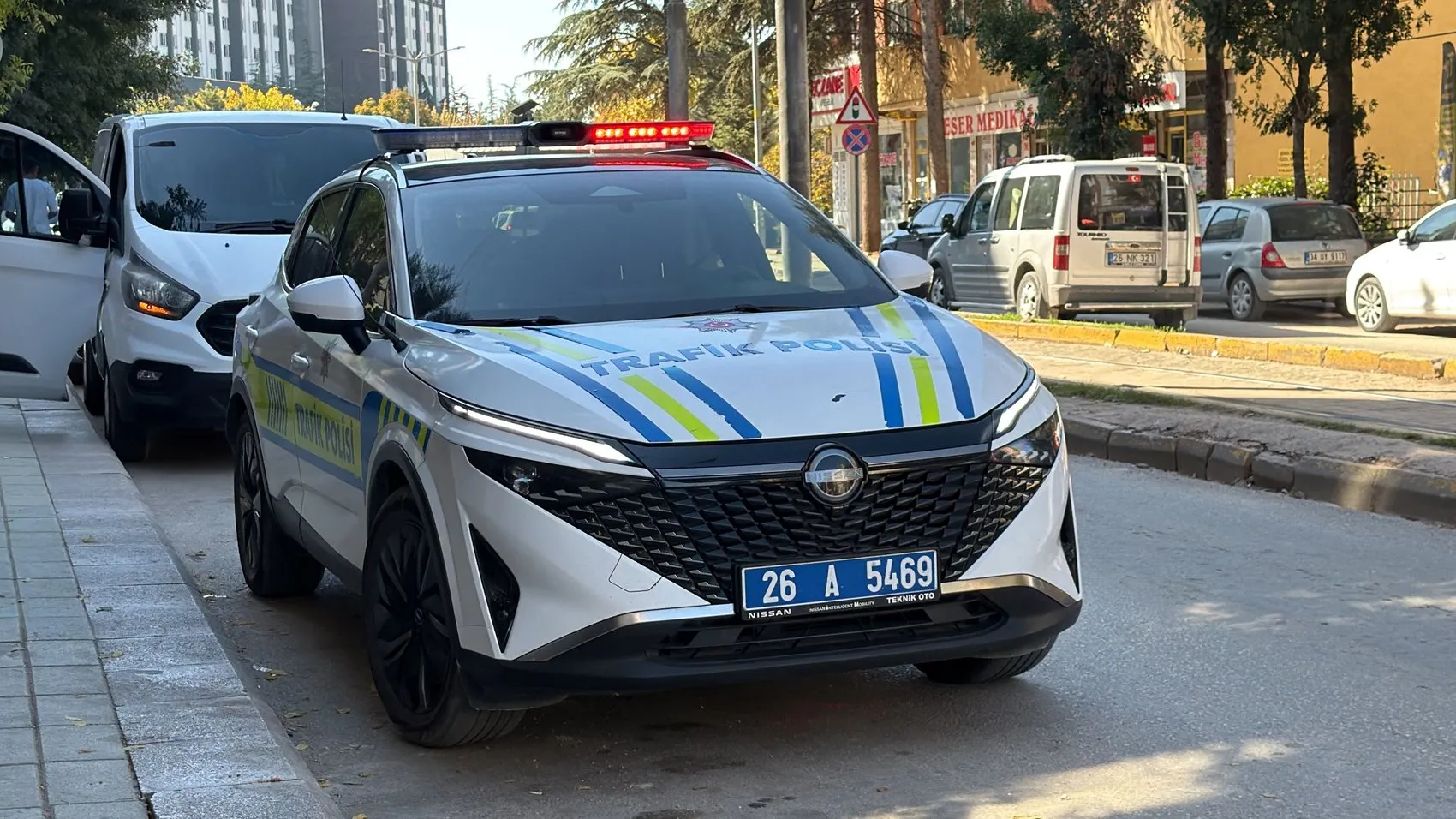 Eskişehir'de dehşet anları: Güvenlik kamerasına yansıyan kaza iki kişiyi hastanelik etti