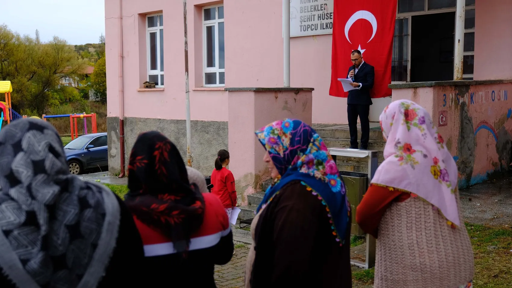 Sınıfta tek başına ama Cumhuriyetin gücü arkasında: Bir öğretmen ve bir öğrencinin unutulmaz 29 Ekim'i