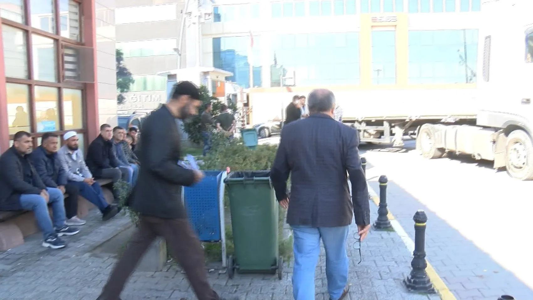 Maltepe'deki yıkım yürekleri dağladı: Genç kardeşlerin hayalleri enkaz altında kaldı
