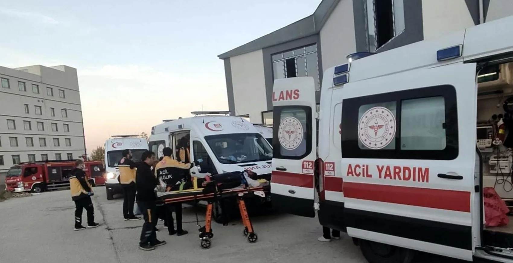 Keşan'da nefes kesen kovalamaca: Kaçak göçmenleri taşıyan araç duvara çarptı