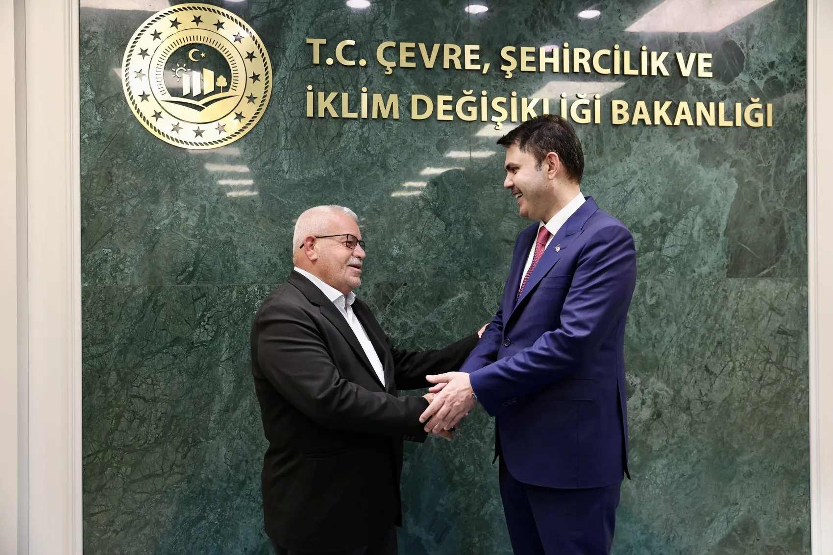 Depremin yıktığı hayatlara umut eli: Bakan Kurum ile duygusal buluşma