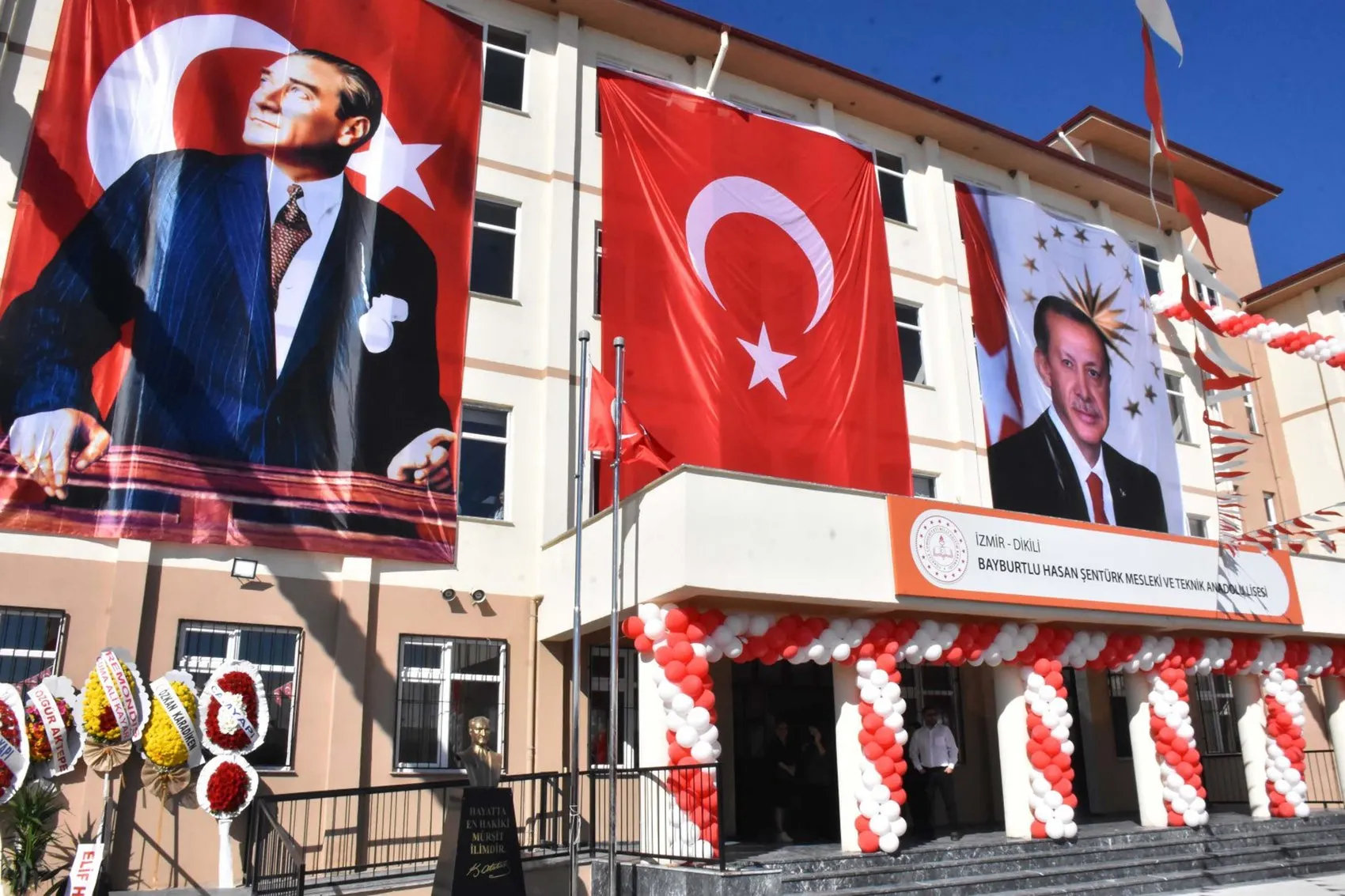 İzmir'de eğitime hayırsever dokunuşu: Bakan Tekin'den yeni okul müjdesi
