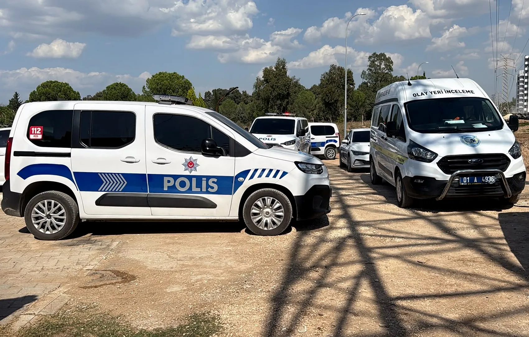 Adana'da güpegündüz dehşet: İnşaat ofisine kurşun yağdırdı