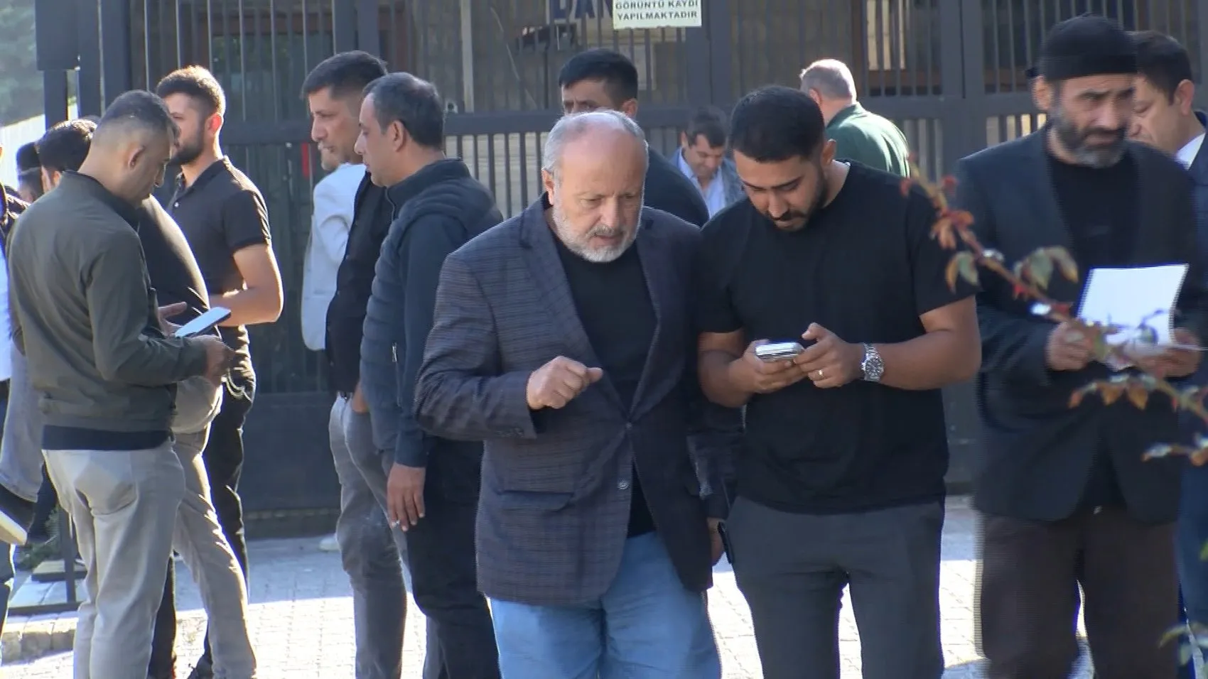 Maltepe'deki yıkım yürekleri dağladı: Genç kardeşlerin hayalleri enkaz altında kaldı