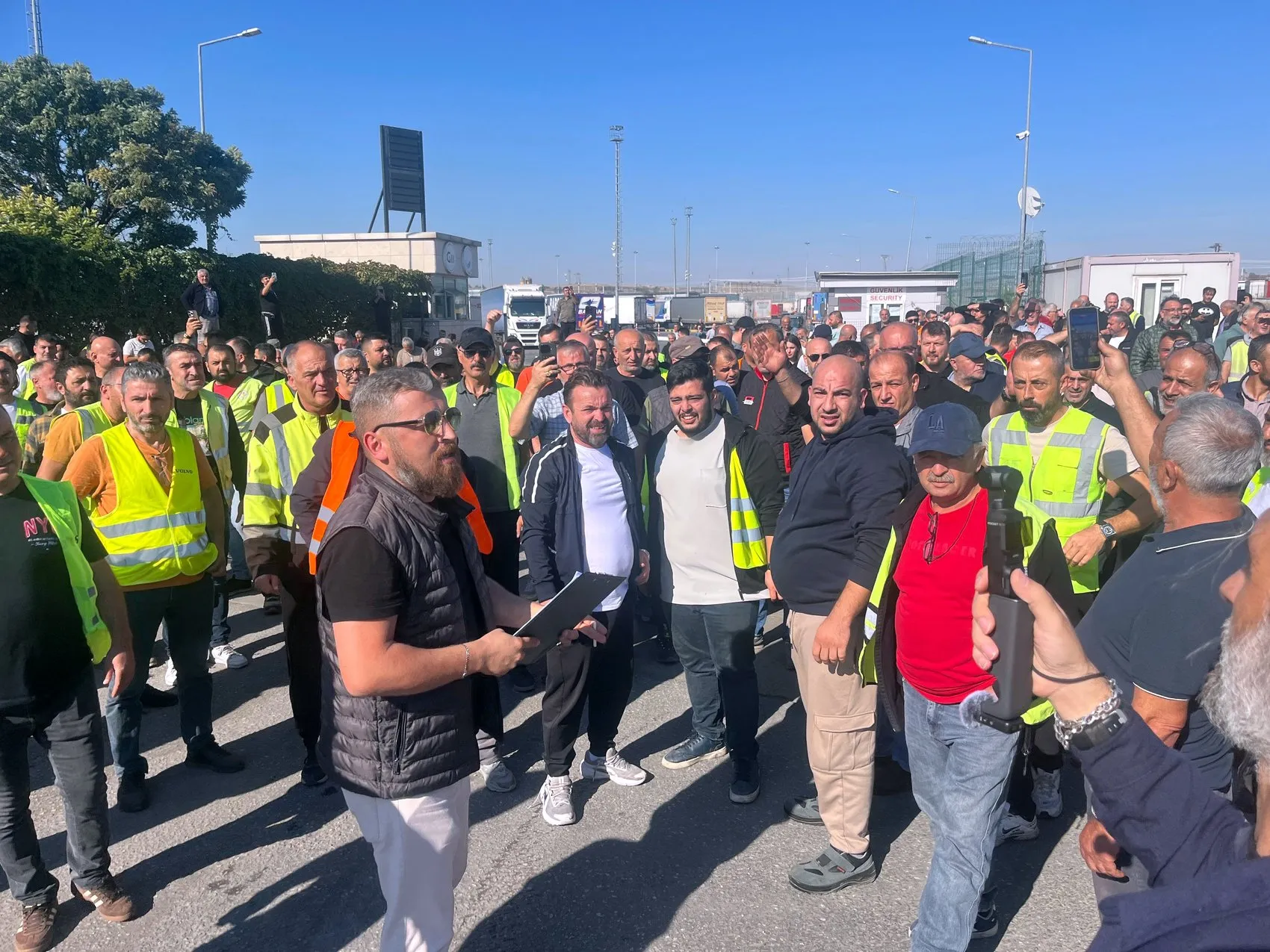 Kapıkule'de direksiyon başında isyan: TIR şoförlerinden 5 saatlik sessiz çığlık