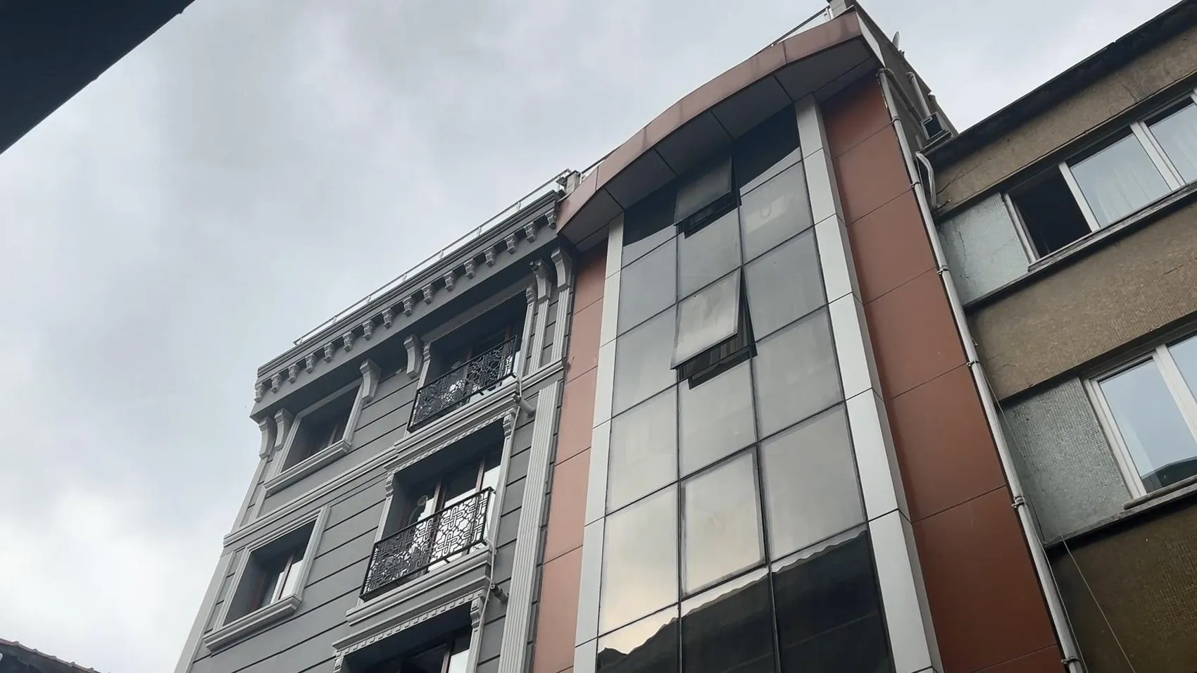 Şişli'de korkunç veda: 6. kattan yan binaya geçmek isterken boşluğa çakıldı